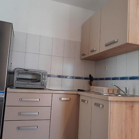 Sreca Apartment Near Beach With Bbq Бибинє Екстер'єр фото