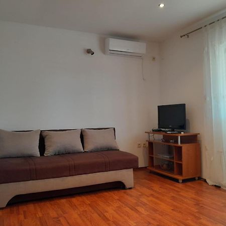 Sreca Apartment Near Beach With Bbq Бибинє Номер фото