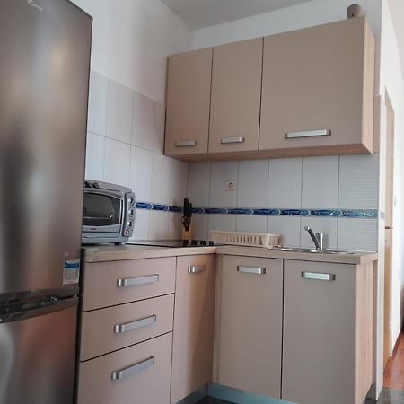 Sreca Apartment Near Beach With Bbq Бибинє Номер фото