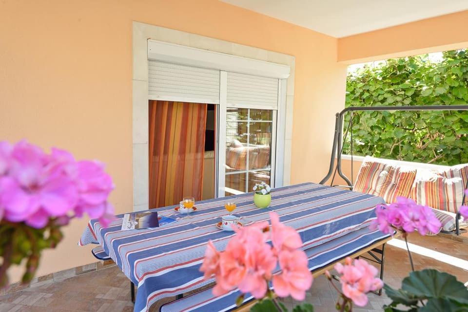 Sreca Apartment Near Beach With Bbq Бибинє Екстер'єр фото