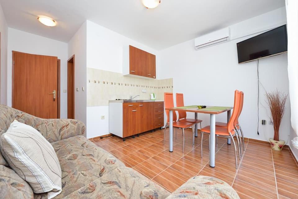 Sreca Apartment Near Beach With Bbq Бибинє Екстер'єр фото