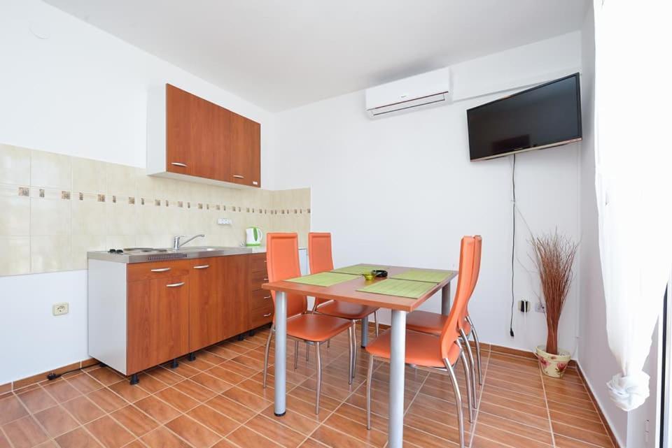 Sreca Apartment Near Beach With Bbq Бибинє Екстер'єр фото
