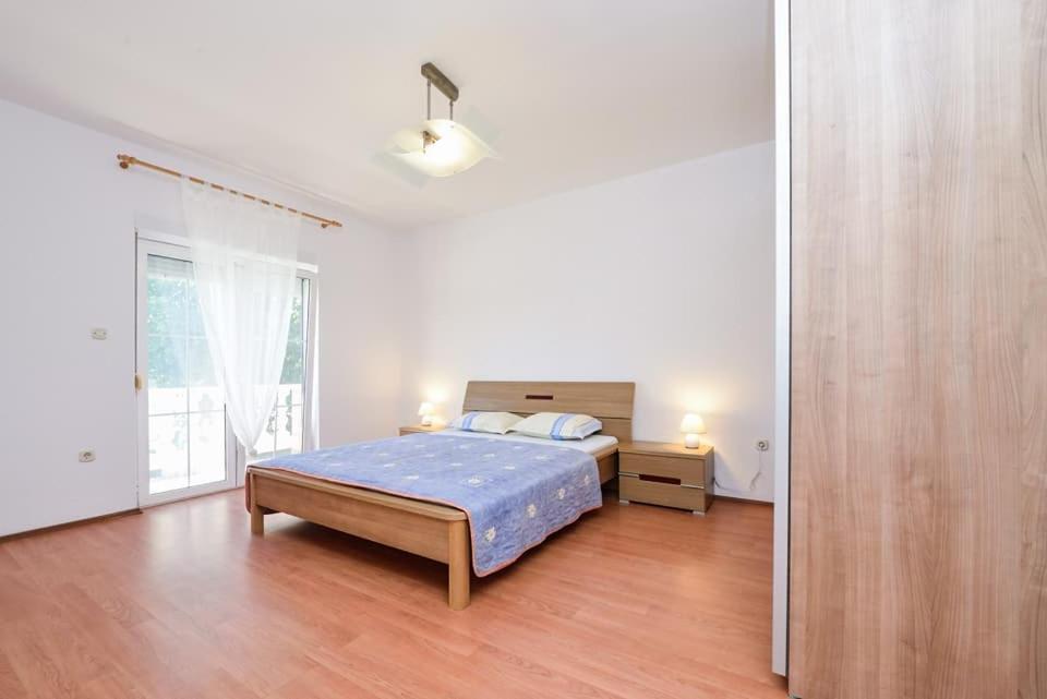 Sreca Apartment Near Beach With Bbq Бибинє Екстер'єр фото