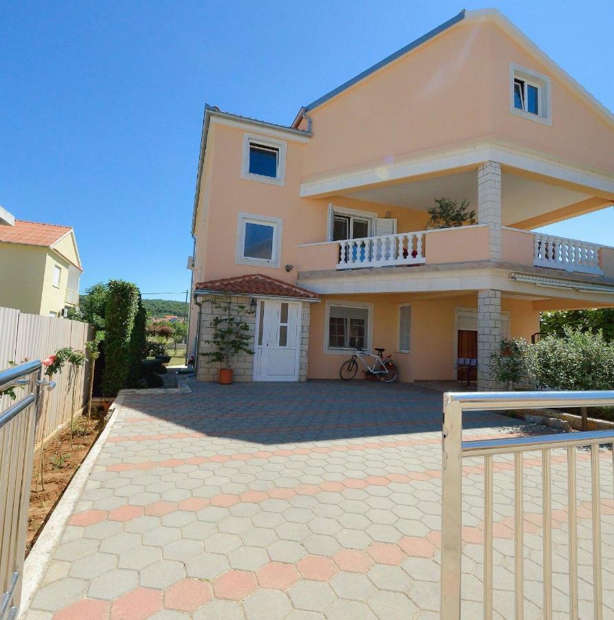Sreca Apartment Near Beach With Bbq Бибинє Екстер'єр фото