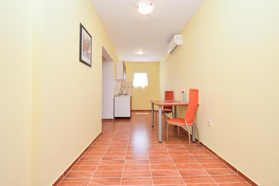 Sreca Apartment Near Beach With Bbq Бибинє Екстер'єр фото
