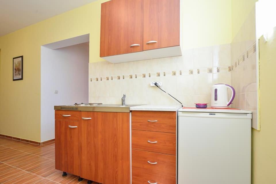 Sreca Apartment Near Beach With Bbq Бибинє Екстер'єр фото