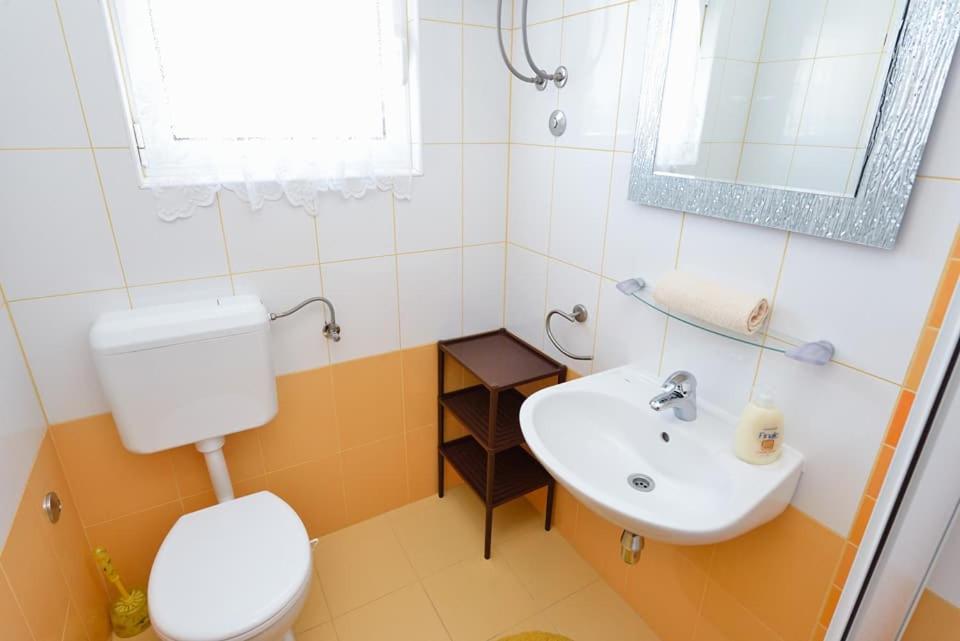 Sreca Apartment Near Beach With Bbq Бибинє Екстер'єр фото
