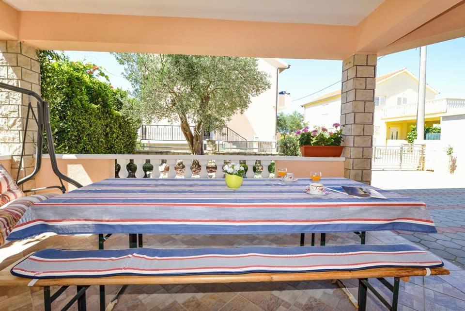 Sreca Apartment Near Beach With Bbq Бибинє Екстер'єр фото