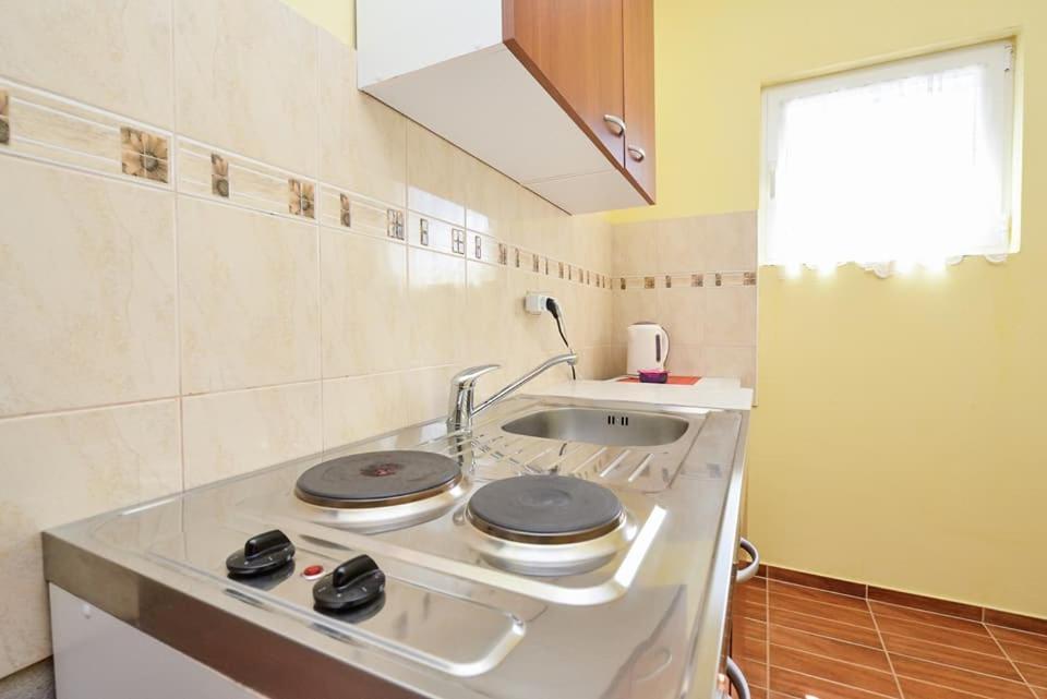 Sreca Apartment Near Beach With Bbq Бибинє Екстер'єр фото
