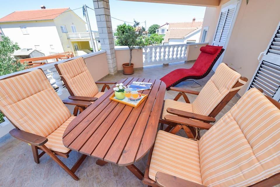 Sreca Apartment Near Beach With Bbq Бибинє Екстер'єр фото