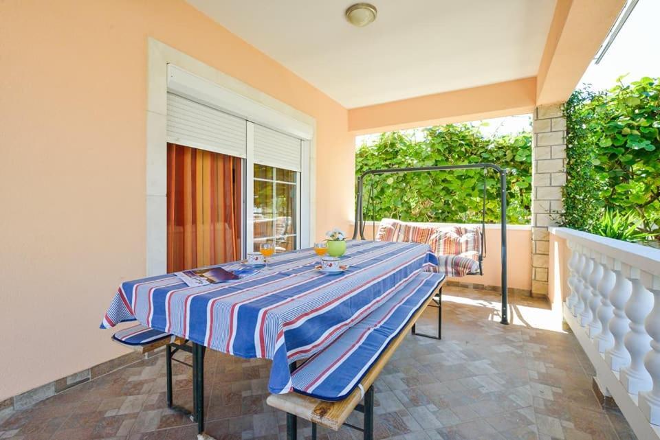 Sreca Apartment Near Beach With Bbq Бибинє Екстер'єр фото