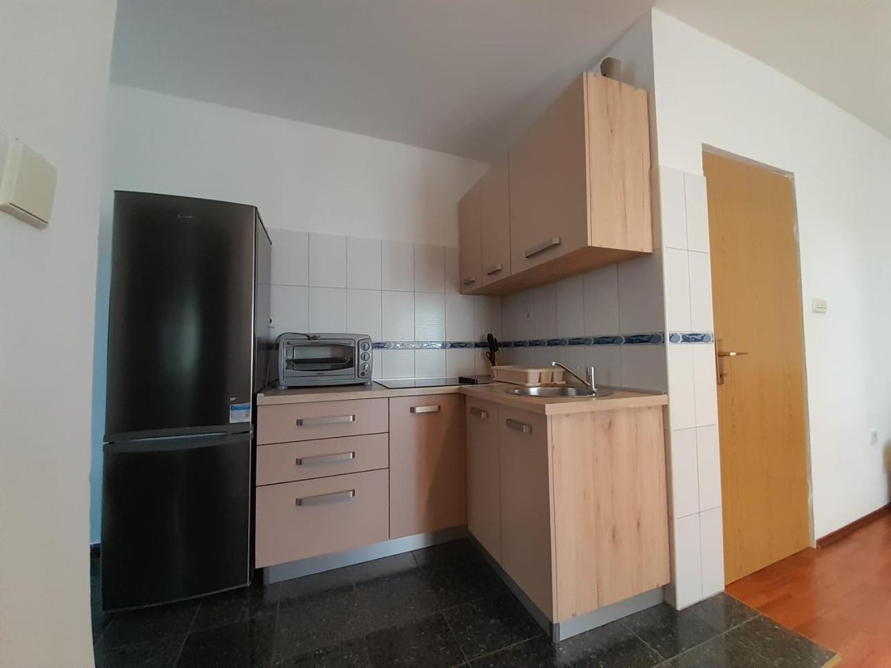 Sreca Apartment Near Beach With Bbq Бибинє Екстер'єр фото